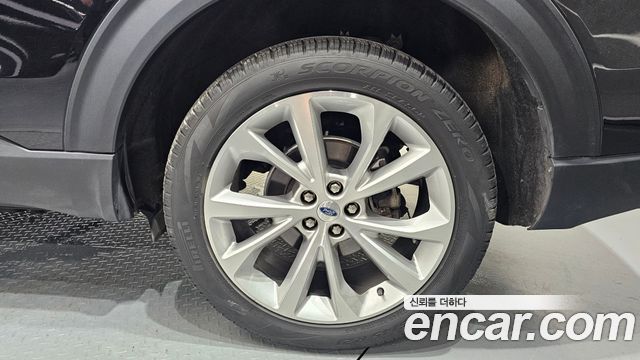 Ford Explorer (VI) 3.0 Platinum 4WD 2022 — фото 5