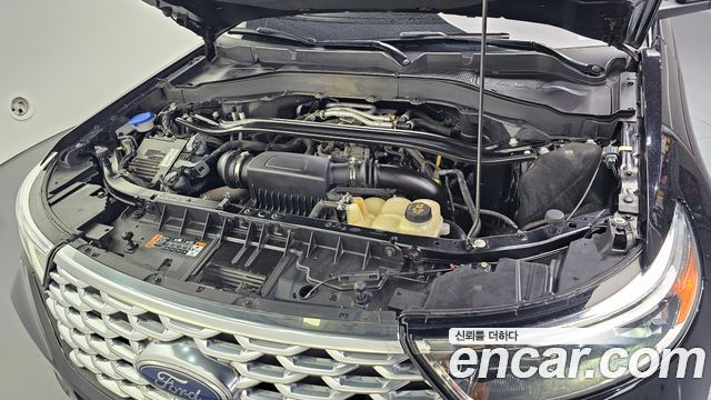 Ford Explorer (VI) 3.0 Platinum 4WD 2022 — фото 6