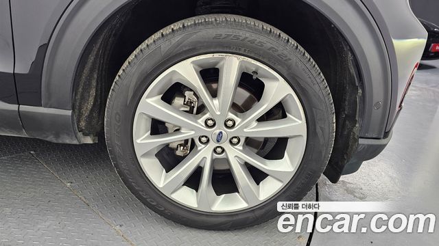 Ford Explorer (VI) 3.0 Platinum 4WD 2022 — фото 27