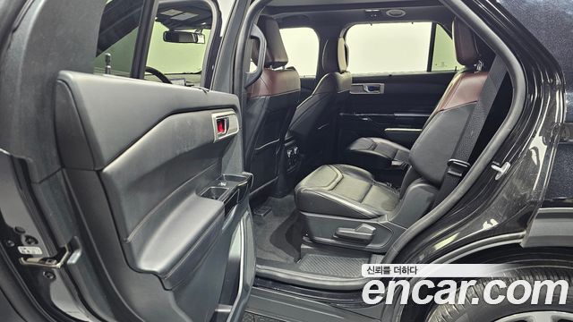 Ford Explorer (VI) 3.0 Platinum 4WD 2022 — фото 32