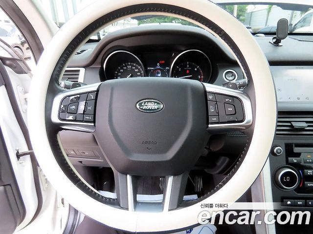 Land Rover Discovery Sport 2.0 TD4 HSE Luxury 2017 — фото 8