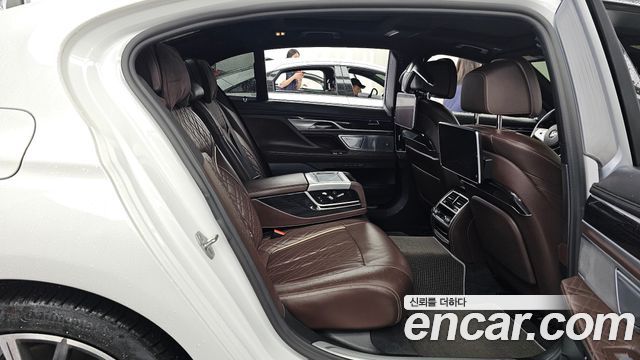 BMW 7 Series (G11) 730Ld xDrive M Sport 2020 — фото 16