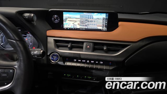 Lexus UX250h 2.0 AWD 2019 — фото 14
