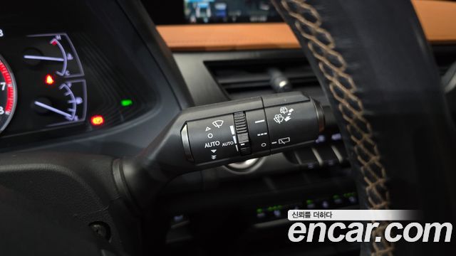 Lexus UX250h 2.0 AWD 2019 — фото 16
