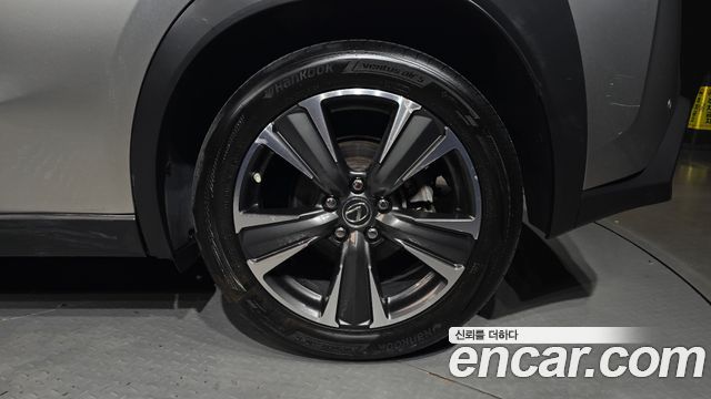 Lexus UX250h 2.0 AWD 2019 — фото 21