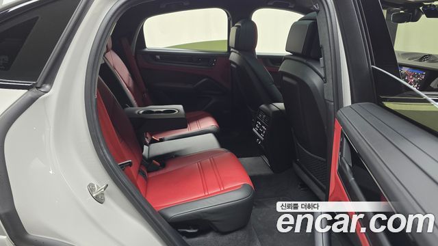 Porsche Cayenne (PO536) 4.0 GTS Coupe 2025 — фото 11