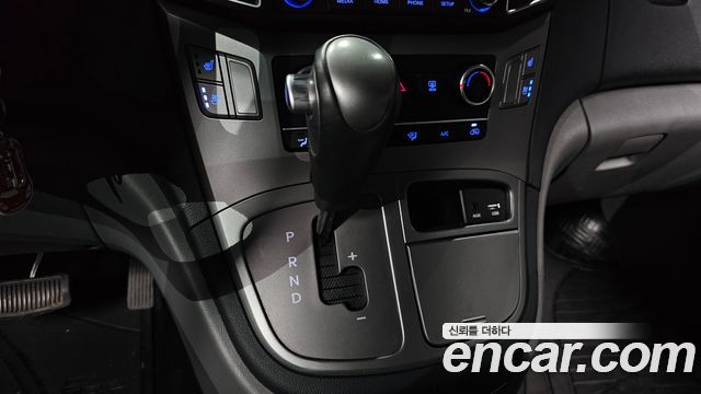 Hyundai Grand Starex Van 5-Seater Modern 2021 — фото 9