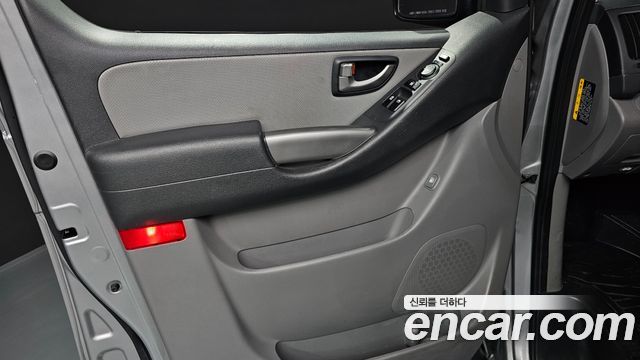 Hyundai Grand Starex Van 5-Seater Modern 2021 — фото 24