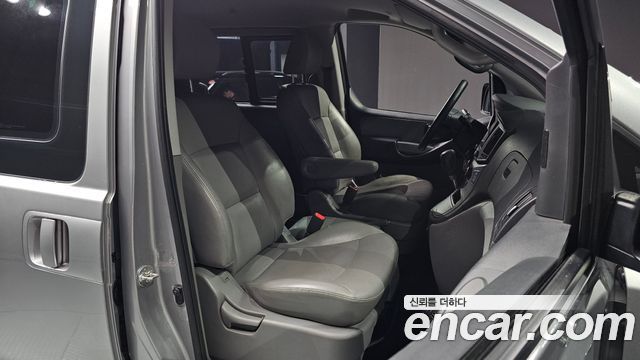 Hyundai Grand Starex Van 5-Seater Modern 2021 — фото 26