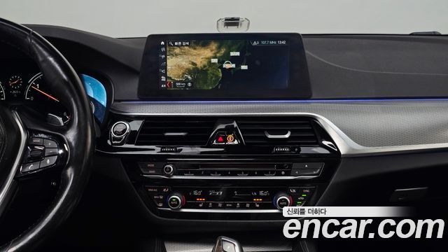 BMW 5 Series (G30) 520d M Sport package 2017 — фото 16