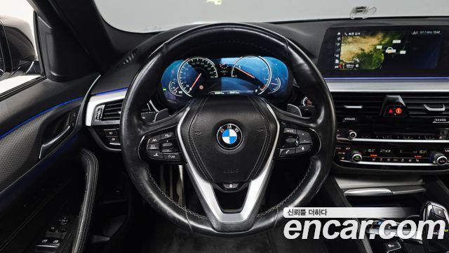 BMW 5 Series (G30) 520d M Sport package 2017 — фото 17