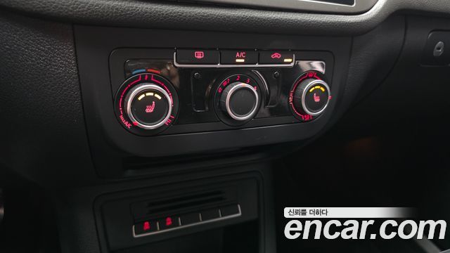 Volkswagen Tiguan 2.0 TDI Comfort 5N 2015 — фото 17