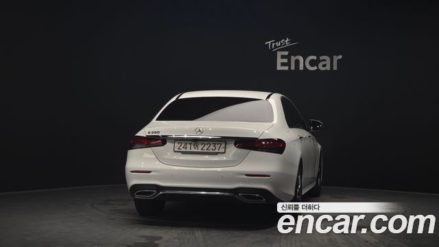 Mercedes-Benz E-Class (W213) E250 AMG Line 2023 — фото 4