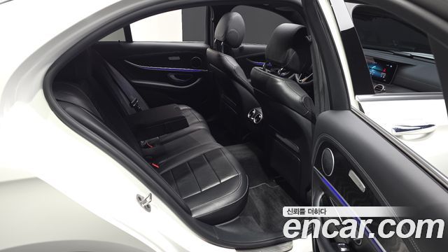 Mercedes-Benz E-Class (W213) E250 AMG Line 2023 — фото 11