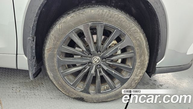 Toyota Highlander (IV) 2.5 4WD Limited 2023 — фото 21