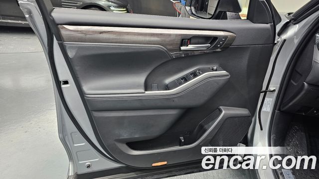 Toyota Highlander (IV) 2.5 4WD Limited 2023 — фото 24