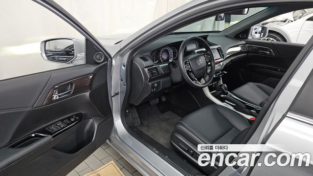 Honda Accord 2.4 9th 2017 — фото 10