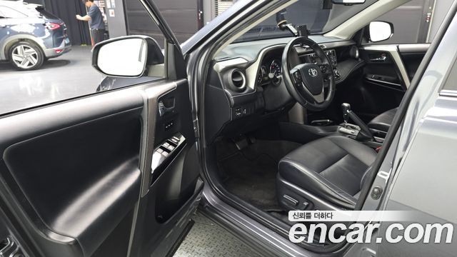 Toyota RAV4 2.5 2WD 4th 2017 — фото 10