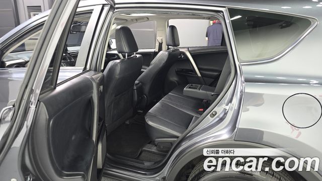 Toyota RAV4 2.5 2WD 4th 2017 — фото 11
