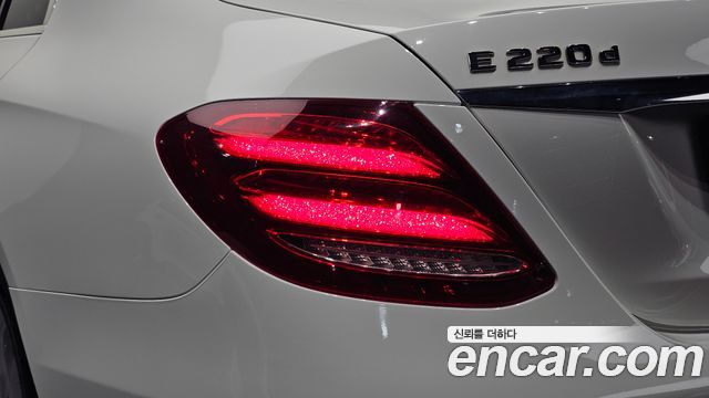 Mercedes-Benz E-Class (W213) E220d Exclusive 2019 — фото 23