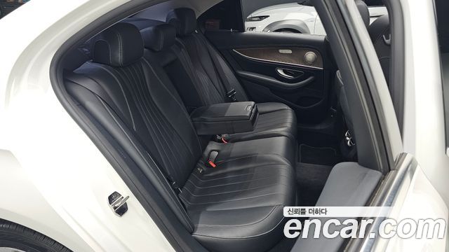 Mercedes-Benz E-Class (W213) E220d Exclusive 2019 — фото 26