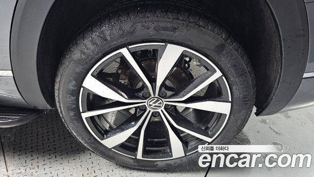 Volkswagen Atlas 2.0 TSI R-LINE 7-Seater 2025 — фото 21