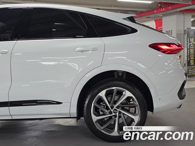 Audi Q5 (80A) 40 TFSI Quattro Sportback S Line 2025 — фото 8