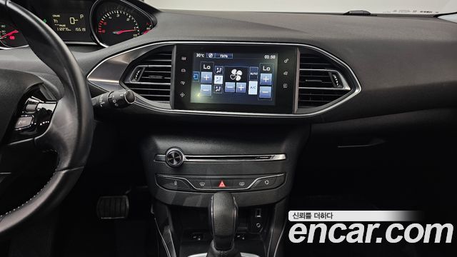 Peugeot 308SW (II) 2.0 BlueHDi Allure 2015 — фото 16