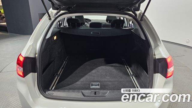Peugeot 308SW (II) 2.0 BlueHDi Allure 2015 — фото 20