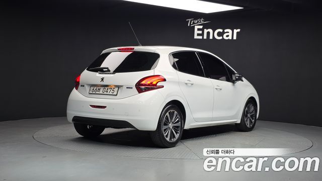 Peugeot 208 1.6 BlueHDi Allure 5 Door 2017 — фото 2