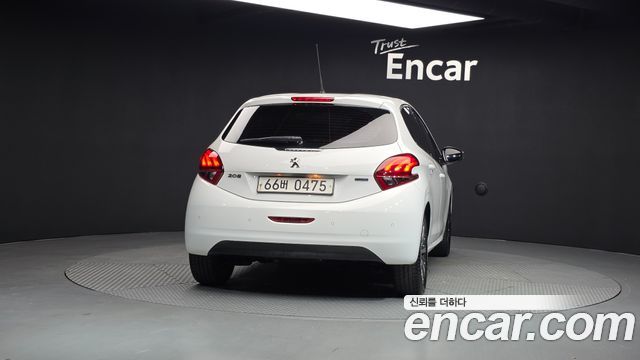 Peugeot 208 1.6 BlueHDi Allure 5 Door 2017 — фото 4