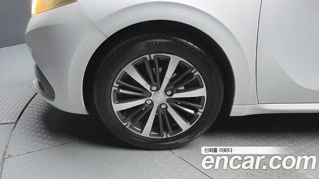 Peugeot 208 1.6 BlueHDi Allure 5 Door 2017 — фото 5
