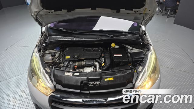 Peugeot 208 1.6 BlueHDi Allure 5 Door 2017 — фото 6
