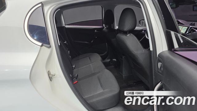 Peugeot 208 1.6 BlueHDi Allure 5 Door 2017 — фото 11