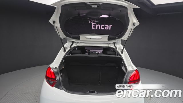 Peugeot 208 1.6 BlueHDi Allure 5 Door 2017 — фото 20