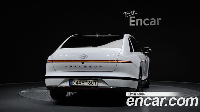 Hyundai Grandeur (GN7) 2,5 Gasoline 2WD Calligraphy 2023 — фото 4