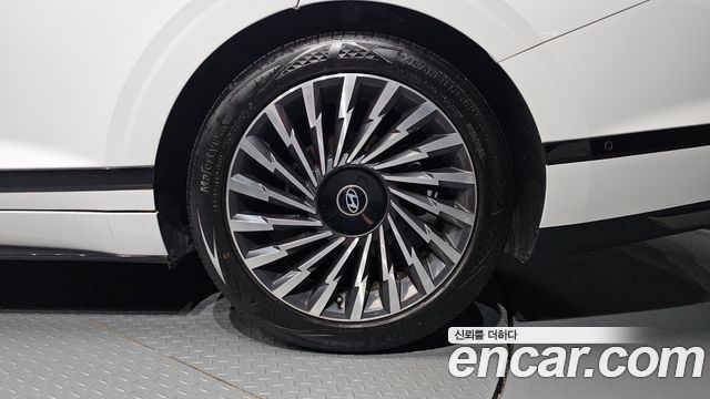 Hyundai Grandeur (GN7) 2,5 Gasoline 2WD Calligraphy 2023 — фото 27