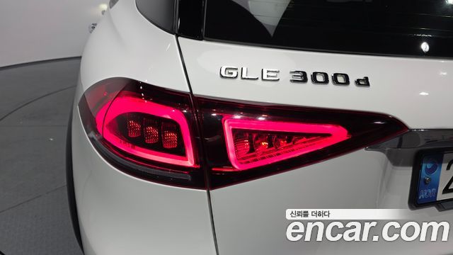 Mercedes-Benz GLE-Class (W167) GLE300d 4MATIC 2023 — фото 23