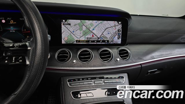 Mercedes-Benz E-Class (W213) E220d 4MATIC AMG Line 2021 — фото 12
