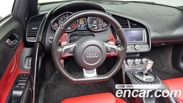 Audi R8 5.2 V10 Spyder 2012 — фото 13