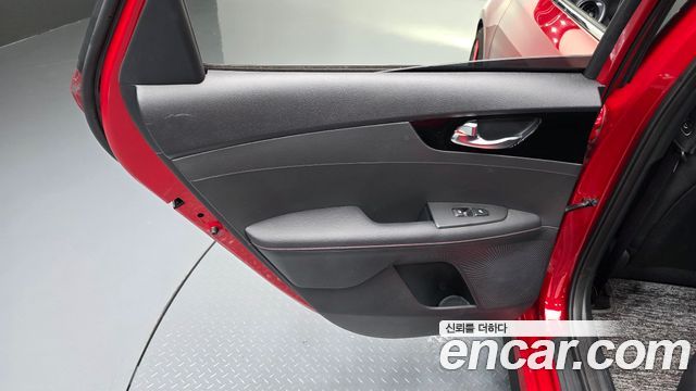 Kia K3 (II) 1.6 Turbo GT 5Door Signature 2023 — фото 25