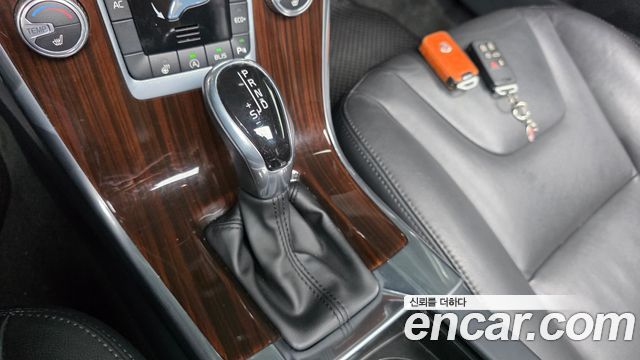 Volvo XC60 D4 1st 2015 — фото 9