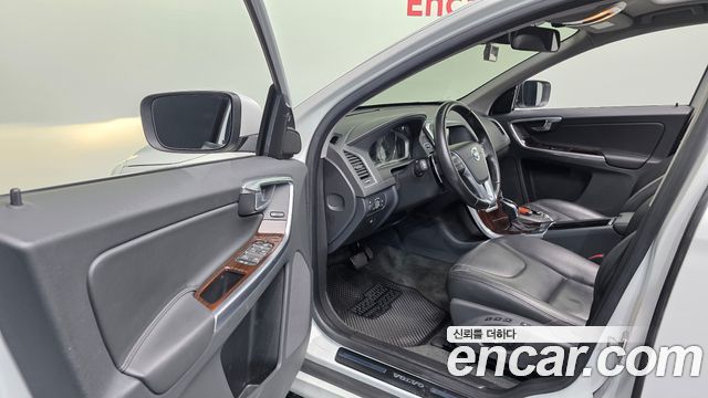 Volvo XC60 D4 1st 2015 — фото 10