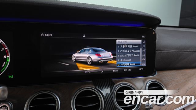 Mercedes-Benz E-Class (W213) E300e Exclusive 2019 — фото 16
