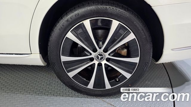 Mercedes-Benz E-Class (W213) E300e Exclusive 2019 — фото 21