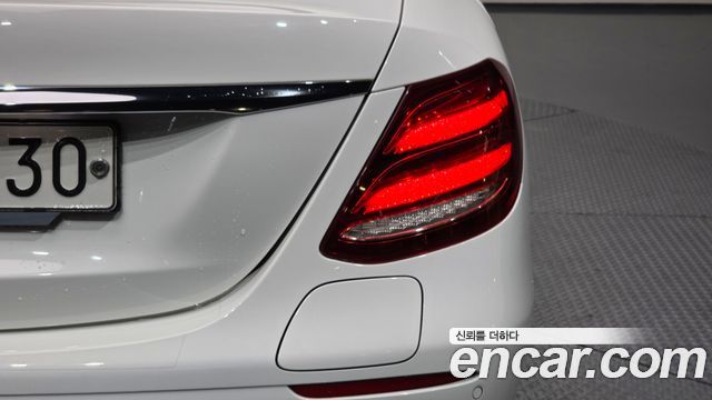 Mercedes-Benz E-Class (W213) E300e Exclusive 2019 — фото 23