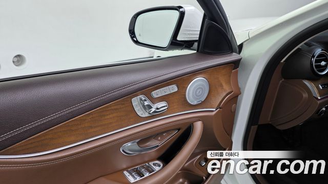 Mercedes-Benz E-Class (W213) E300e Exclusive 2019 — фото 35