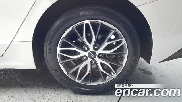 Kia K5 (III) 2.0 Prestige 2022 — фото 21