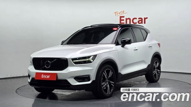 Volvo XC40 B4 R-Design 2021 — фото 1