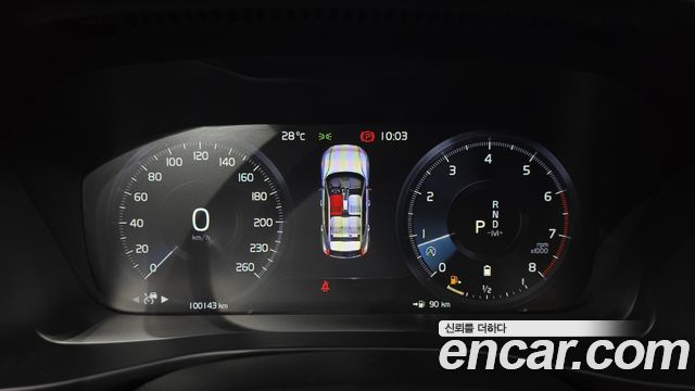 Volvo XC40 B4 R-Design 2021 — фото 8